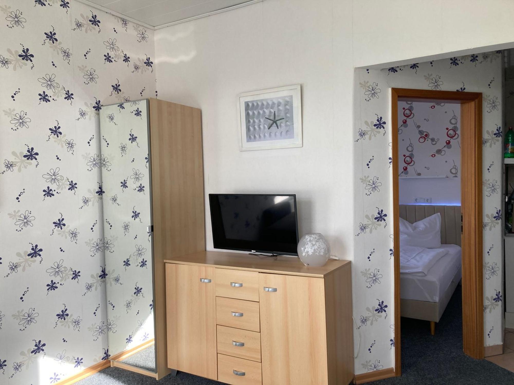 Haus Krabbe Apartments Mit Doppelbetten, Fuer 1-2 Personen, Hunde Kostenfrei Willkommen, Kostenfreier Parkplatz, Zwischen Bremerhaven Und Cuxhaven Gelegen Wremen Exterior foto
