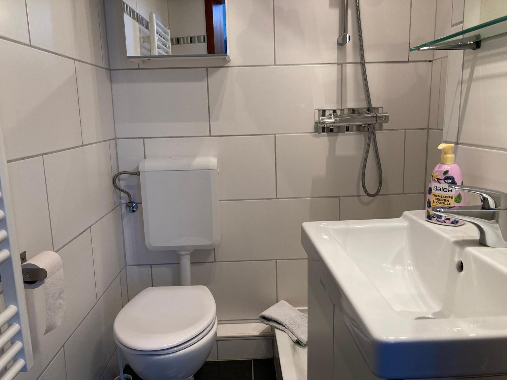Haus Krabbe Apartments Mit Doppelbetten, Fuer 1-2 Personen, Hunde Kostenfrei Willkommen, Kostenfreier Parkplatz, Zwischen Bremerhaven Und Cuxhaven Gelegen Wremen Exterior foto